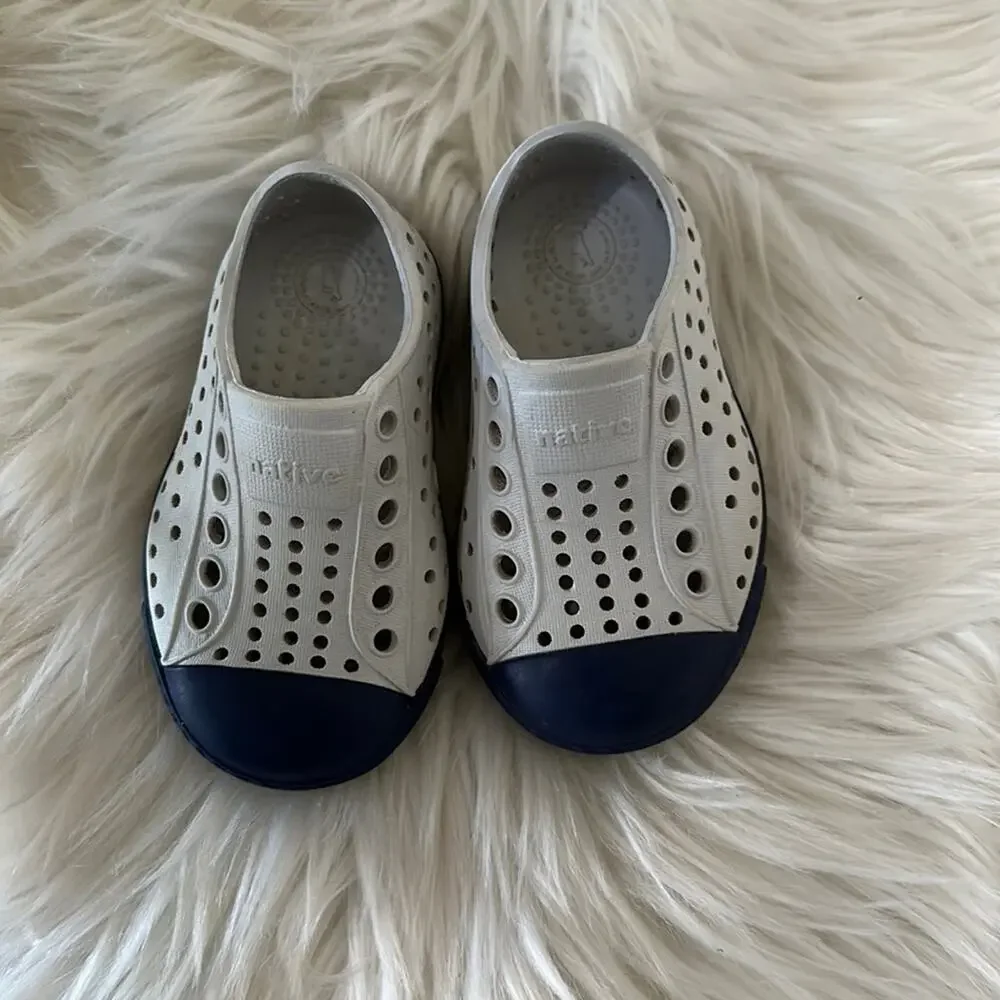 Native | Jefferson Child Grey and Blue Shoes Size C4